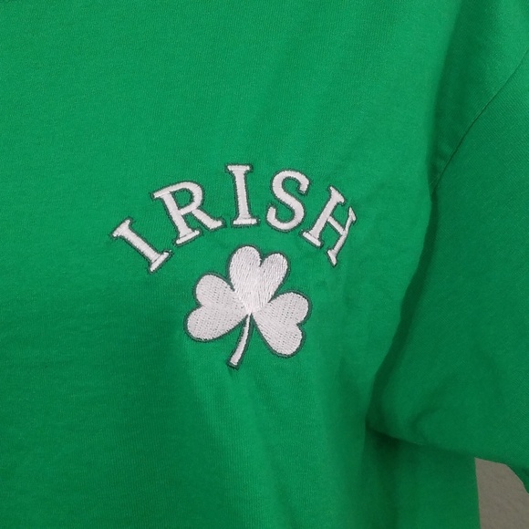 IRISH green shamrock clover St. Patrick's Day Notre Dame graphic tee Lrg. Unisex - Picture 7 of 8